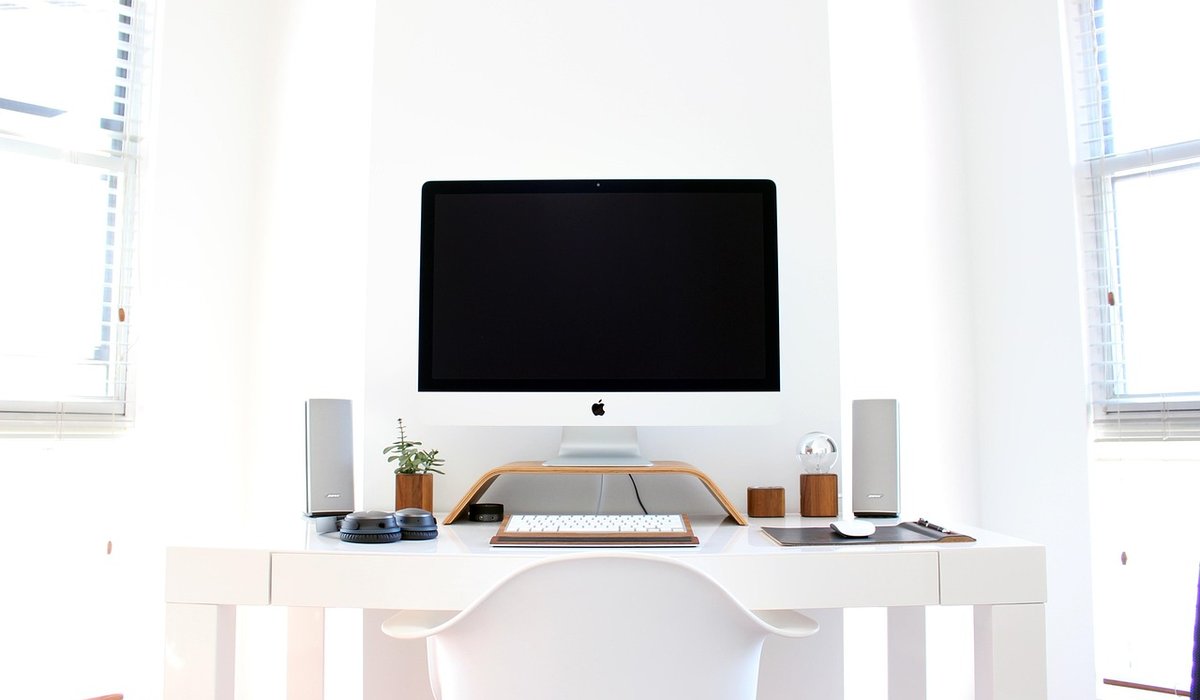 Using Baskets And Crates For Office Clutter